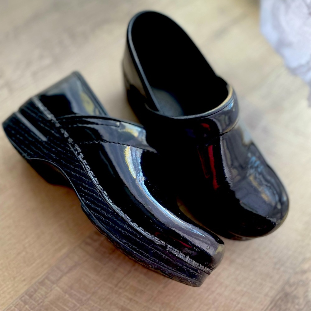Dansko clugs